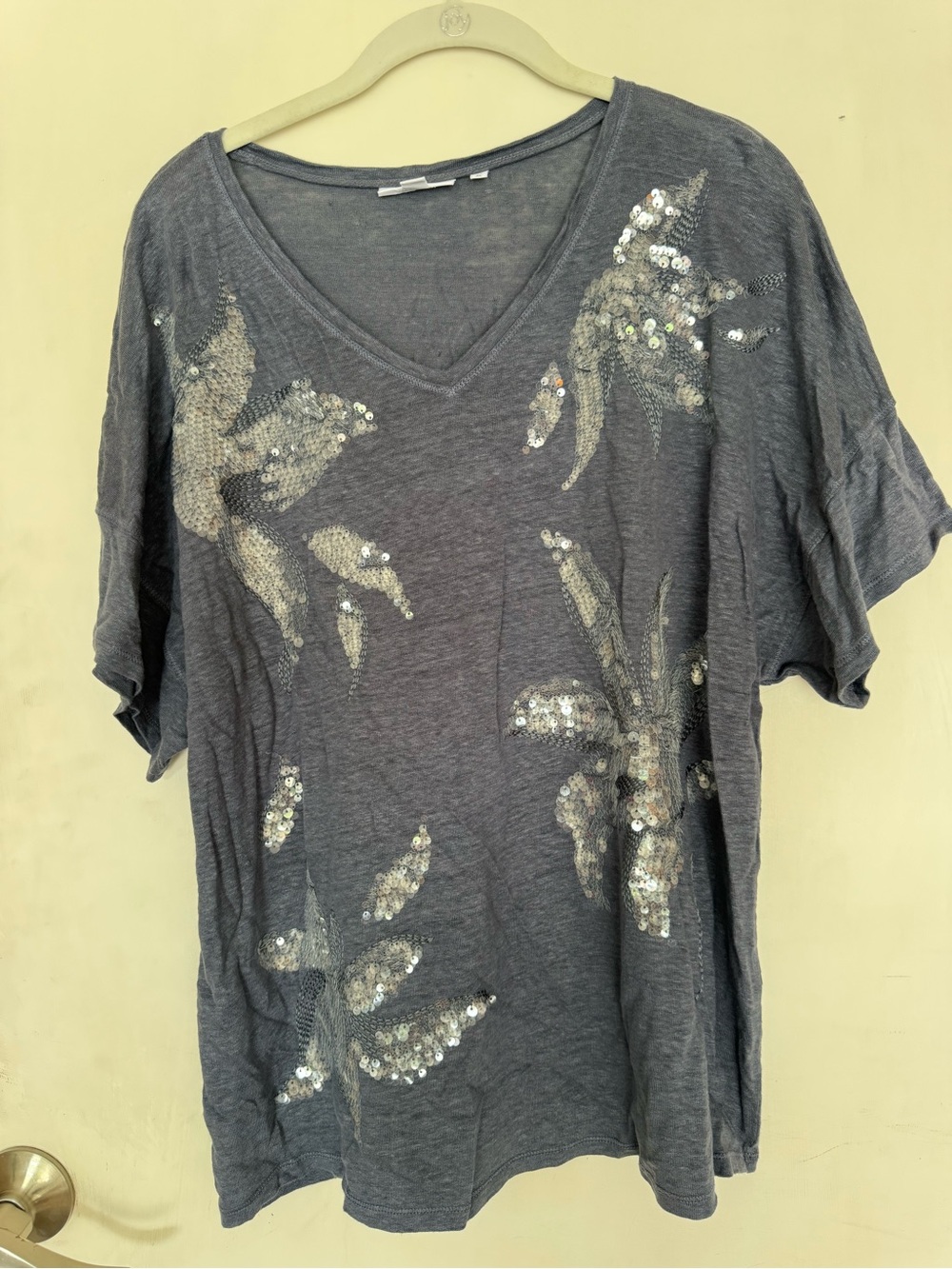 NWOT Chicos Slate Gray Linen Sequin Floral V-Neck Short Sleeve Tee Top Size 3 XL
